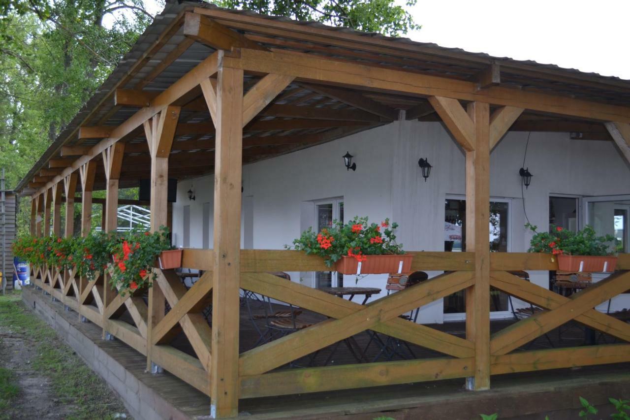 Camping Szczecinek Domy Wypoczynkowe Exterior foto